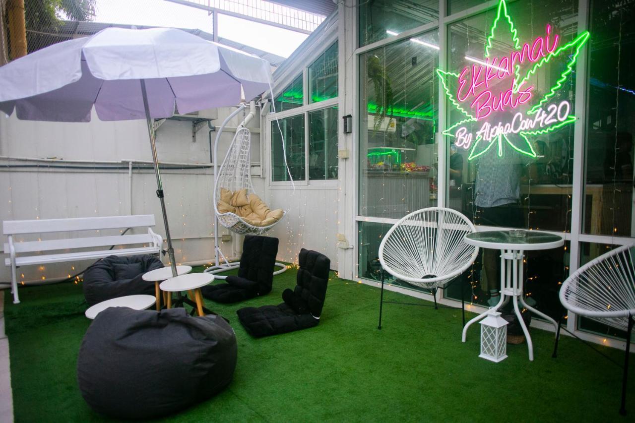 420 Hostel - Ekkamai Buds & Beds Bangkok Extérieur photo