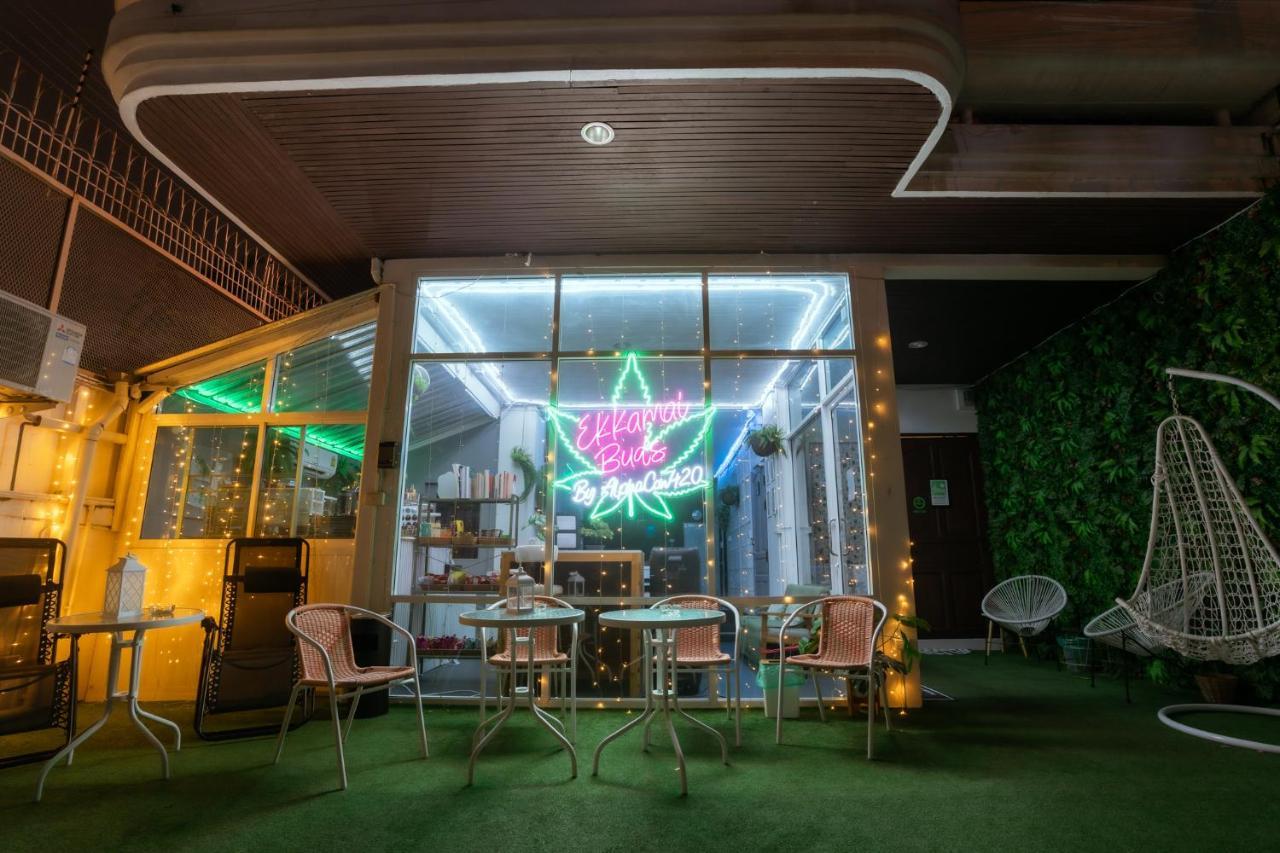 420 Hostel - Ekkamai Buds & Beds Bangkok Extérieur photo