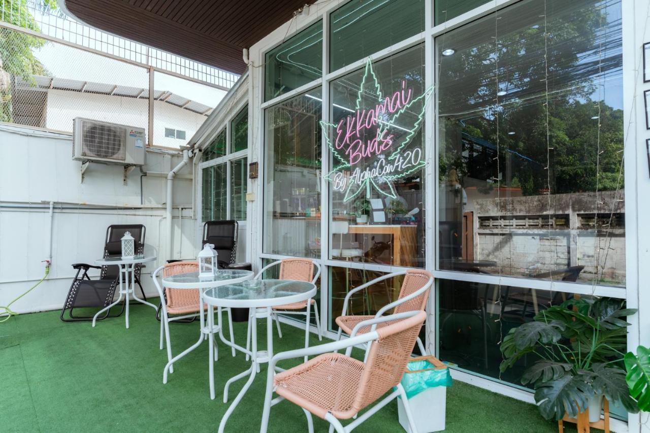 420 Hostel - Ekkamai Buds & Beds Bangkok Extérieur photo