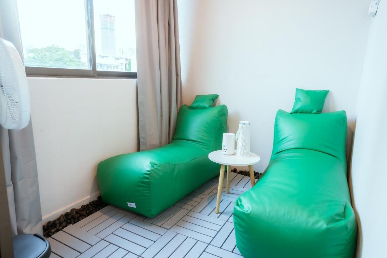 420 Hostel - Ekkamai Buds & Beds Bangkok Extérieur photo