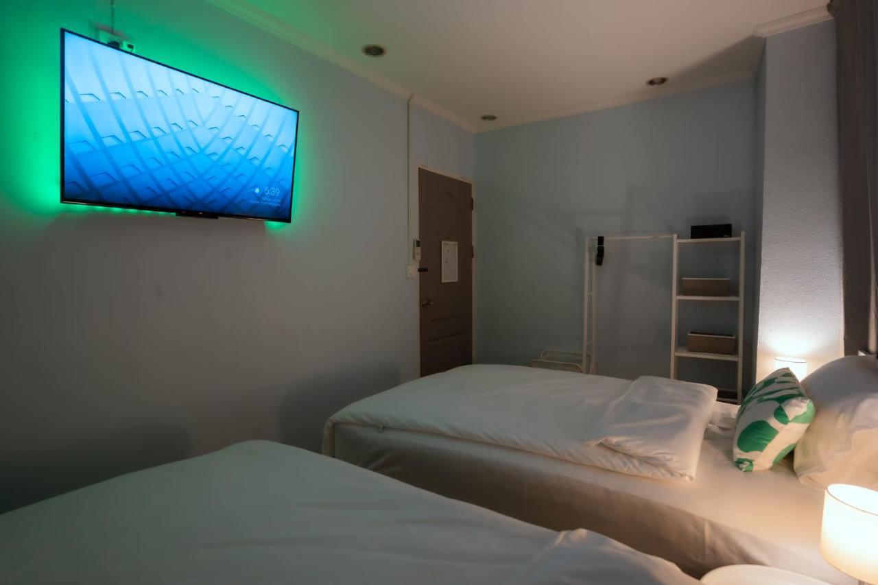 420 Hostel - Ekkamai Buds & Beds Bangkok Extérieur photo