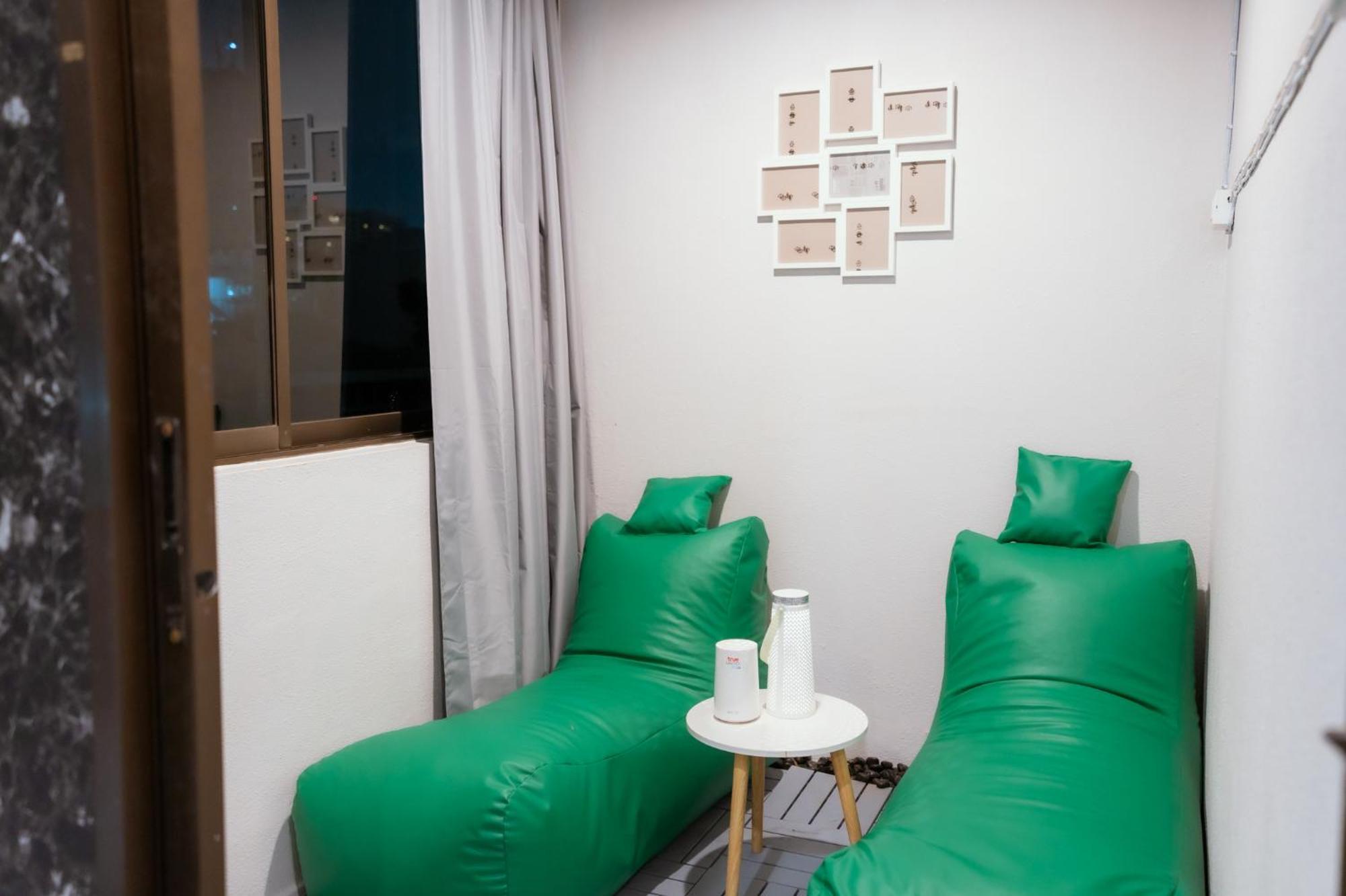 420 Hostel - Ekkamai Buds & Beds Bangkok Extérieur photo