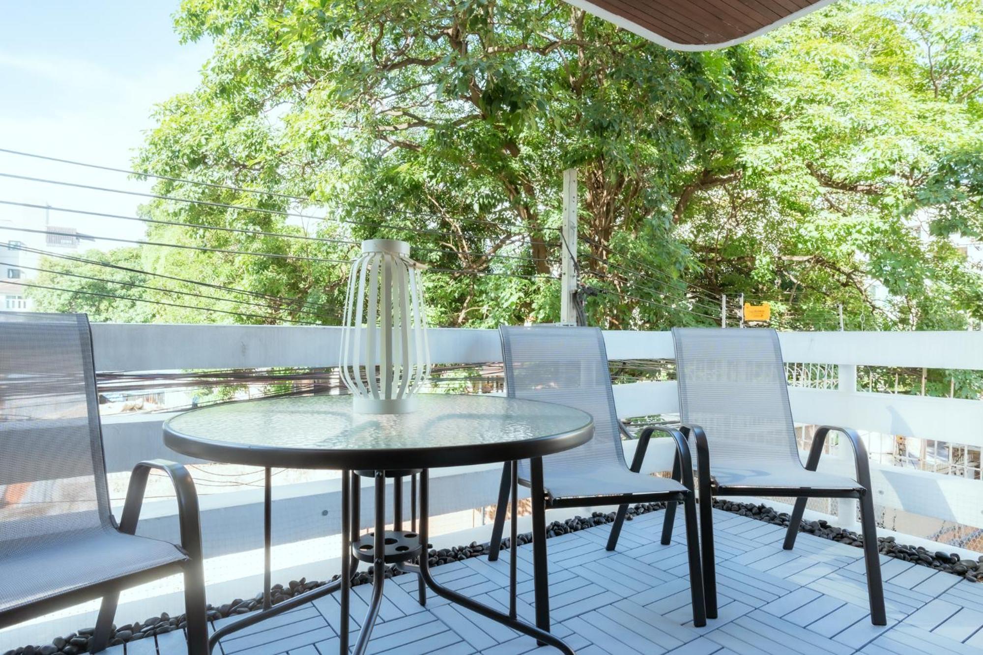 420 Hostel - Ekkamai Buds & Beds Bangkok Extérieur photo