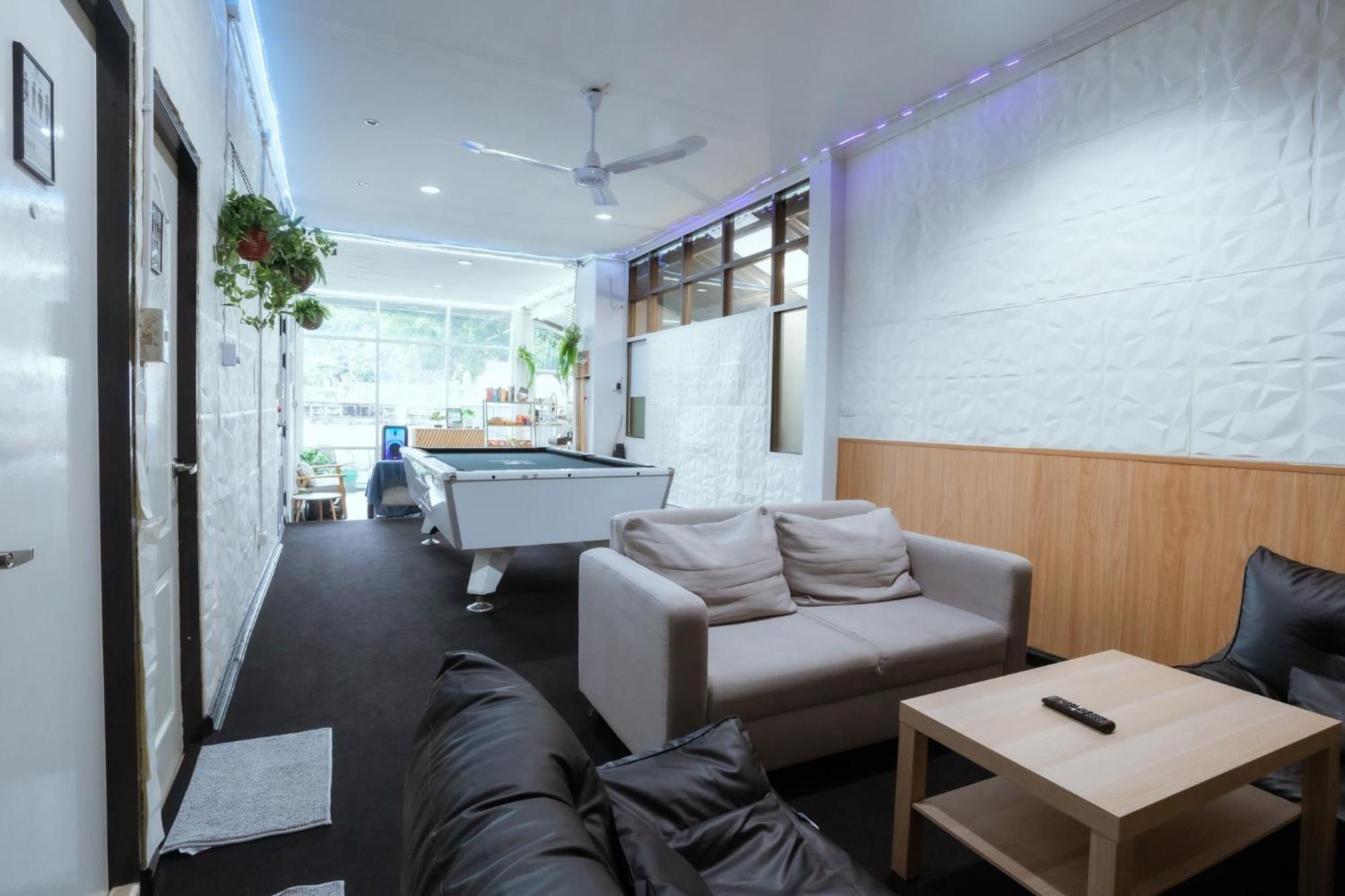 420 Hostel - Ekkamai Buds & Beds Bangkok Extérieur photo