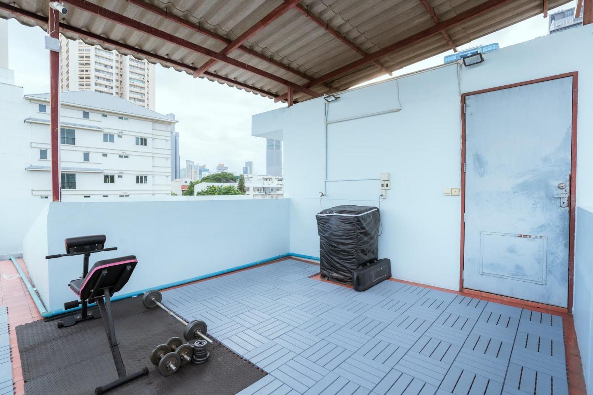 420 Hostel - Ekkamai Buds & Beds Bangkok Extérieur photo